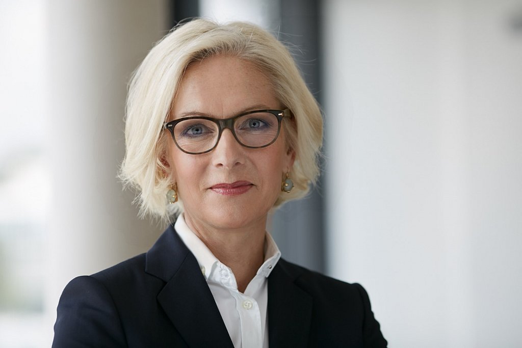 Frau-Kambach7990-pp.jpg